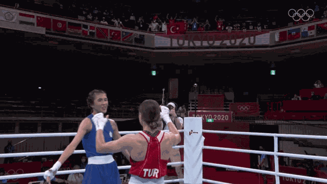 Hug Buse Naz Cakiroglu GIF