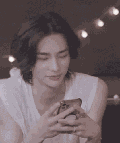 Hyunjin Hwang GIF