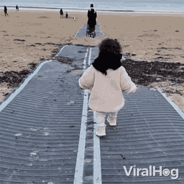 Im Off To The Beach Viralhog GIF