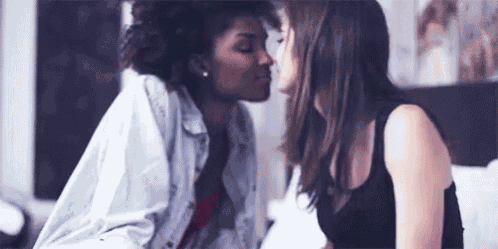 Imperioles Kiss GIF