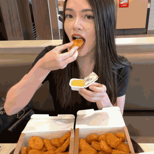 Itskatchii Nugget Queen GIF