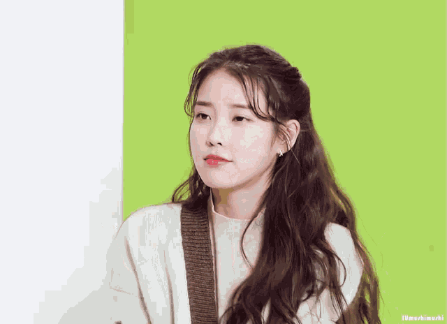 Iu Cryiu GIF