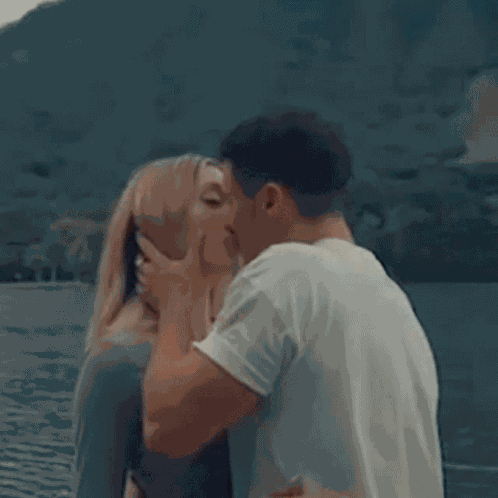 Kissing Avori GIF