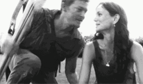 Kissing Lorie Daryl Dixon GIF