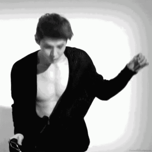 Leo Vixx GIF