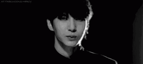 Leo Vixx GIF