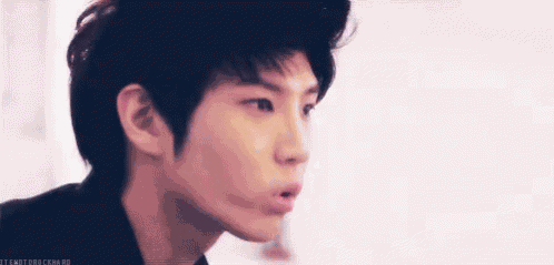 Leo Vixx GIF