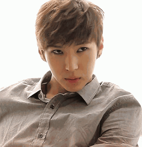 Leo Vixx GIF