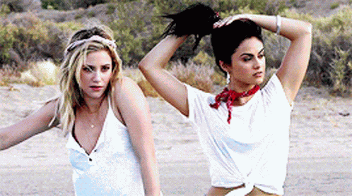 Lili Reinhart Camila Mendes GIF