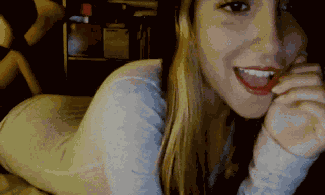Linda Loira GIF