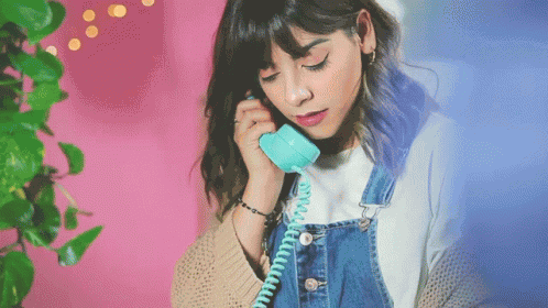 Llamando Ale Aguirre GIF