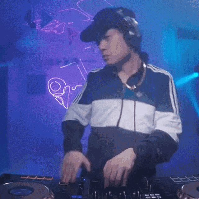 Mixing Music Dj Ravine GIF