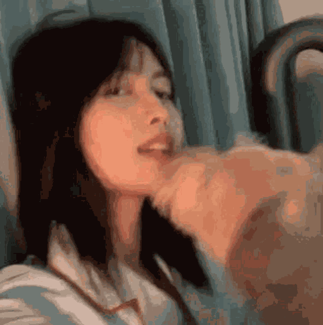 Momo Dobby GIF