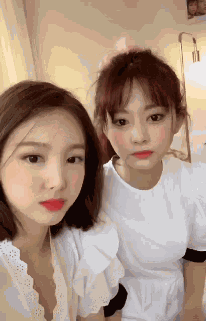 Nayeon Tzuyu GIF