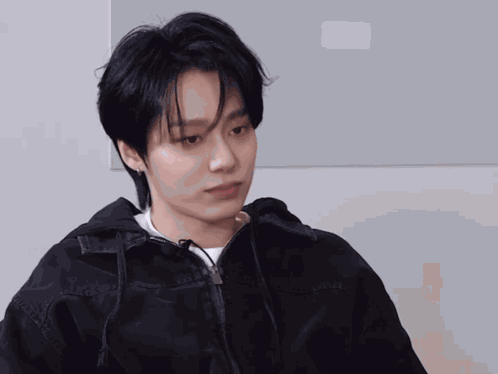 Oneus Hwanwoong GIF