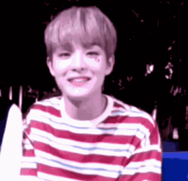 Park Jihoon Treasure Mirror Meme Yg Shady Smirk Laugh Suit Kpop Eyeroll Smug Teume GIF