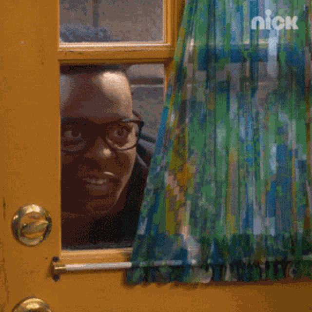 Peeping Jaget GIF