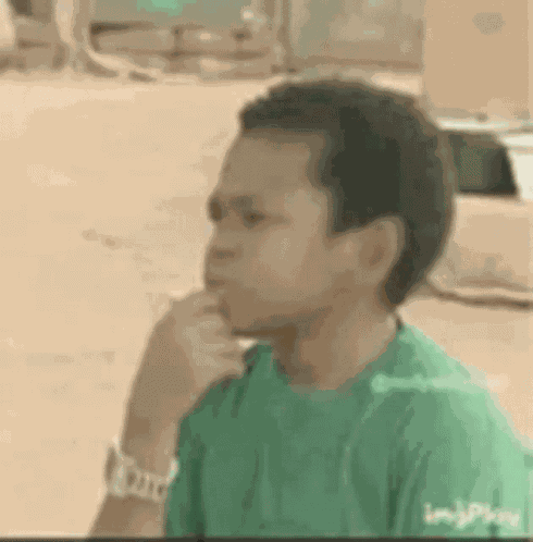 Pensando Hummmm GIF