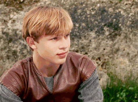 Peter Pevensie The Lion The Witch And The Wadrobe GIF