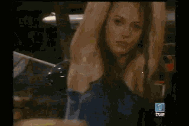 Prisionera Whipping GIF