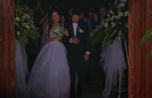 Saliendo De Misa Novios Enamorados GIF