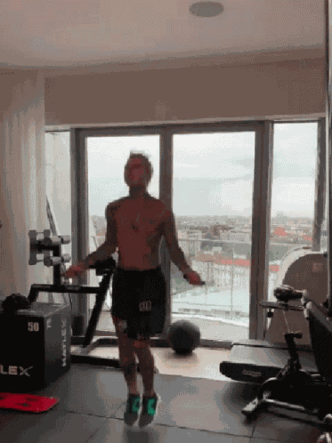 Salta Fedez GIF