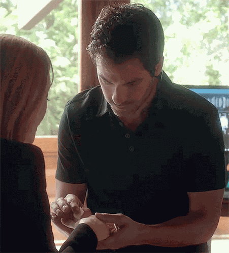 Santiago Cabrera Darius Tanz GIF