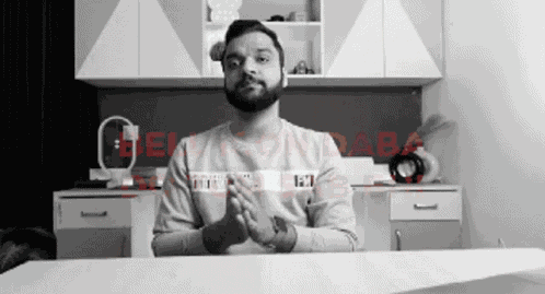 Santigo Stufflistings GIF