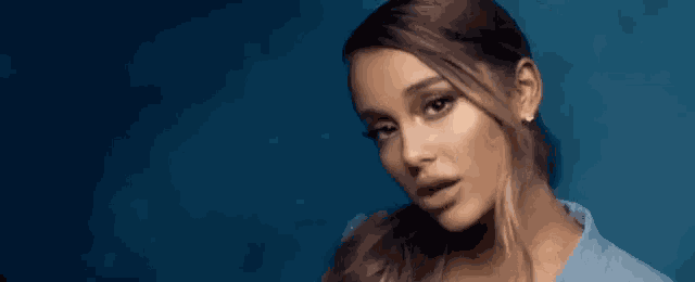Shummer Ariana Grande GIF
