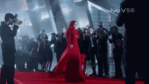 Siti Nurhaliza Red Carpet GIF