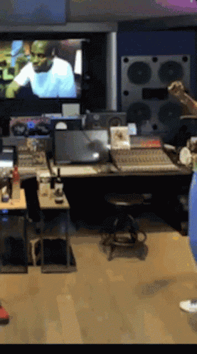 Snoop Dogg Verzus GIF