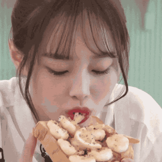 Stellarexia Chuu Eat GIF