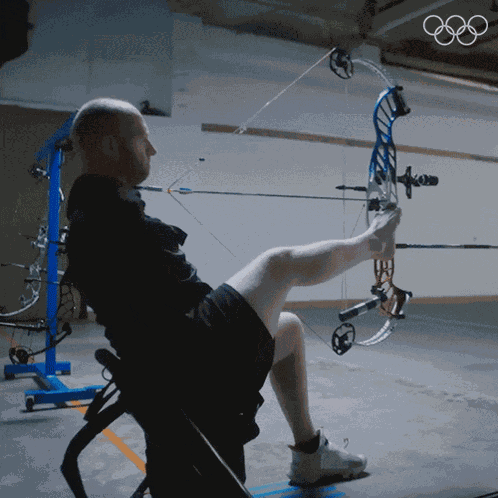Taking An Aim Matt Stutzman GIF