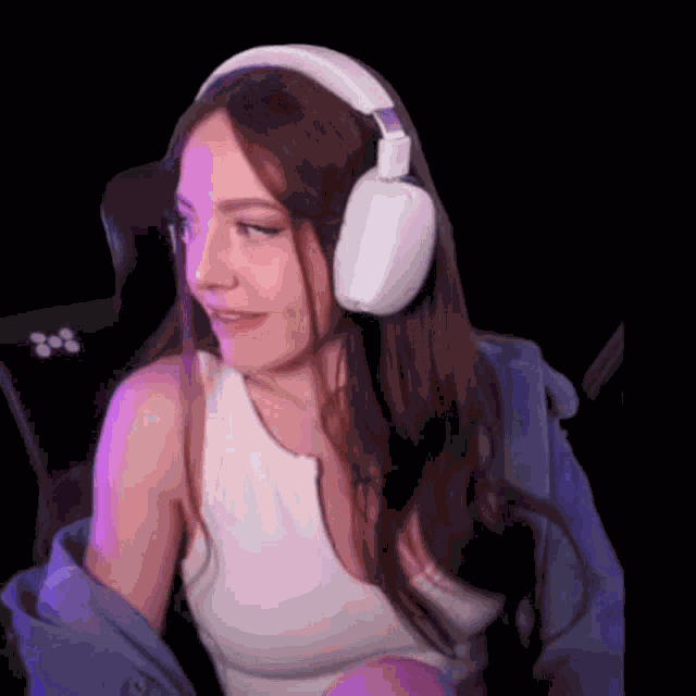 Tayvix Shoulder Dance GIF