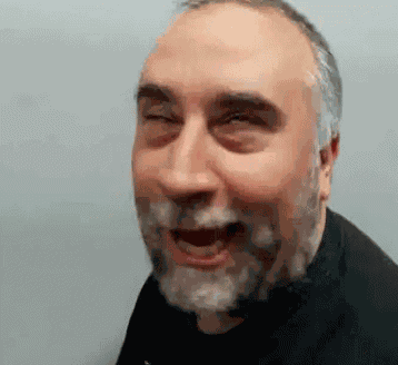 Tipo Serio GIF