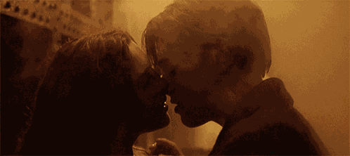 Titanic Kiss Jack And Rose Kiss GIF