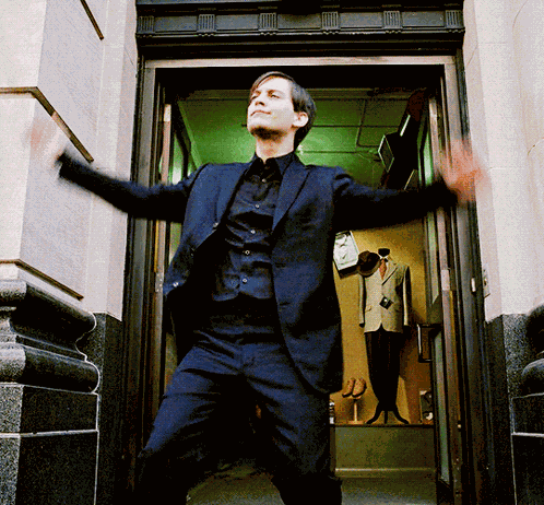 Tobey Danse GIF