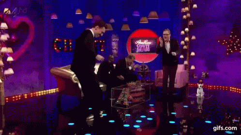 Tom Hiddleston Danse GIF