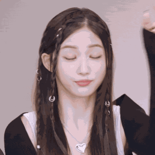 Triples Jiwoo GIF