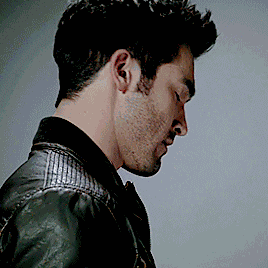 Tyler Hoechlin Derek Hale GIF