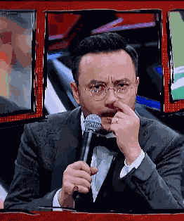 真香 汪涵 话筒 GIF