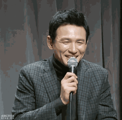 황정민 미소 웃음 마이크 영화배우 GIF