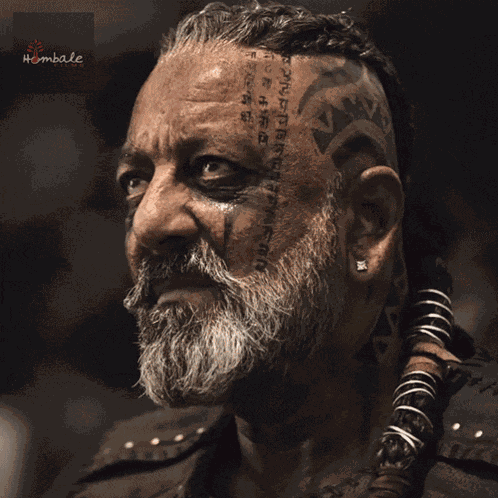 Upar Ki Taraf Ghoorna Adheera GIF