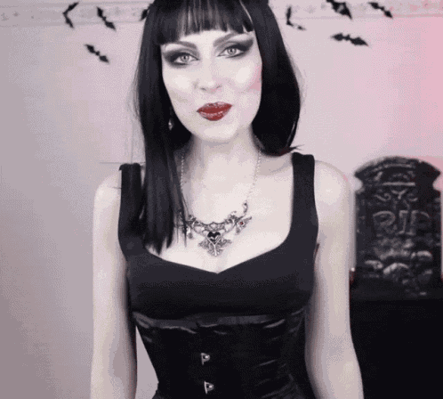Vesmedinia Gothic Model GIF
