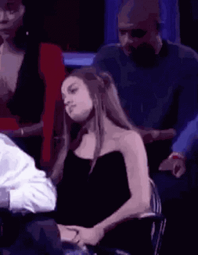 Viyeong Ariana Grande Being Slow GIF