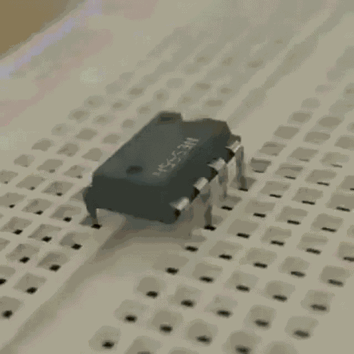Walking Chip Ne555 GIF