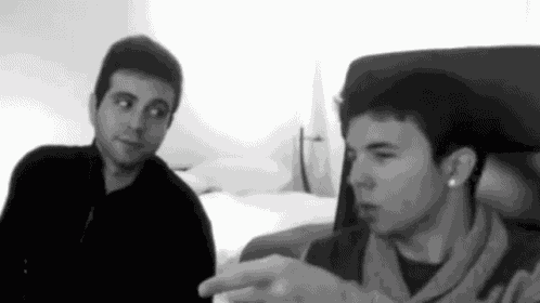 Willyrex Señala Vegetta777 Pointing GIF