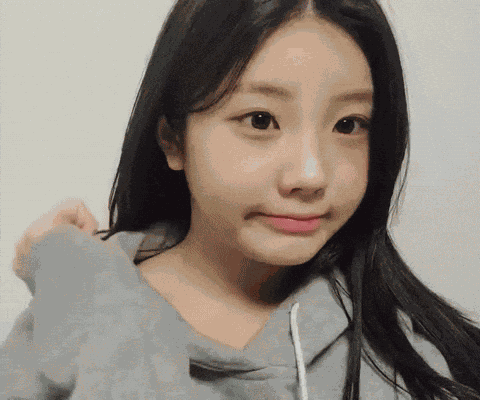 Wonhee Illit GIF