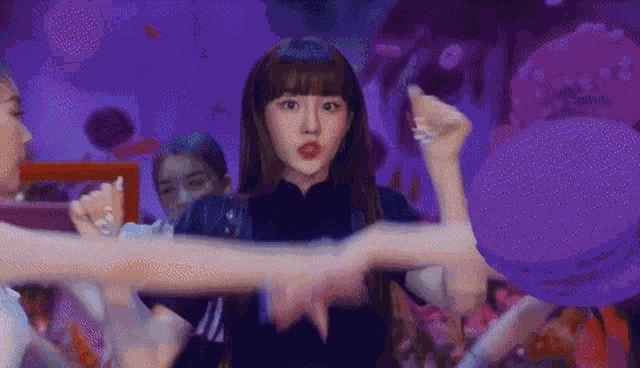 Wooah Nana Danger Wooah GIF